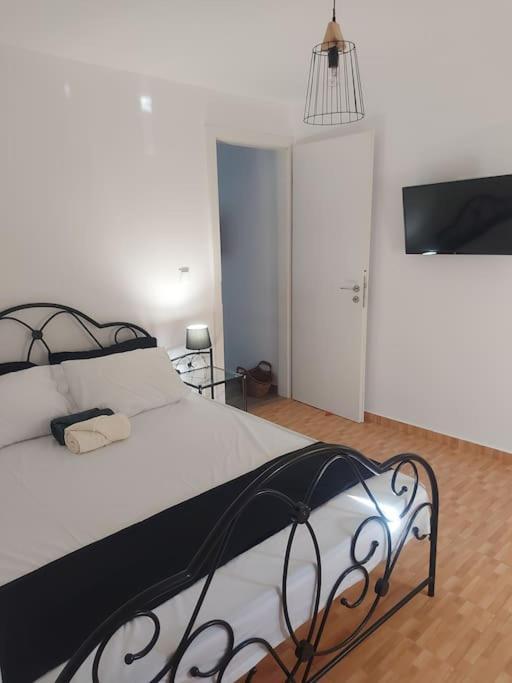 Houlia Home Διαμέρισμα Με Δωρεάν Χώρο Στάθμευσης Steniaí Extérieur photo