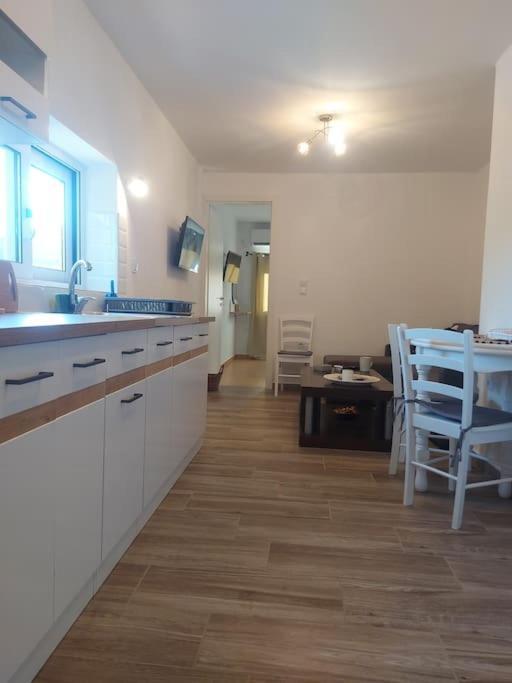 Houlia Home Διαμέρισμα Με Δωρεάν Χώρο Στάθμευσης Steniaí Extérieur photo